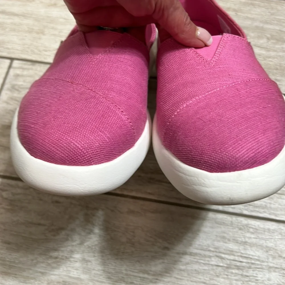 Toms Pink & White Canvas Slip Ons-9.5 - Picture 4 of 9